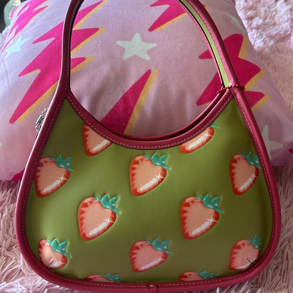 Coachtopia Strawberry Ergo - Picture 3 of 9